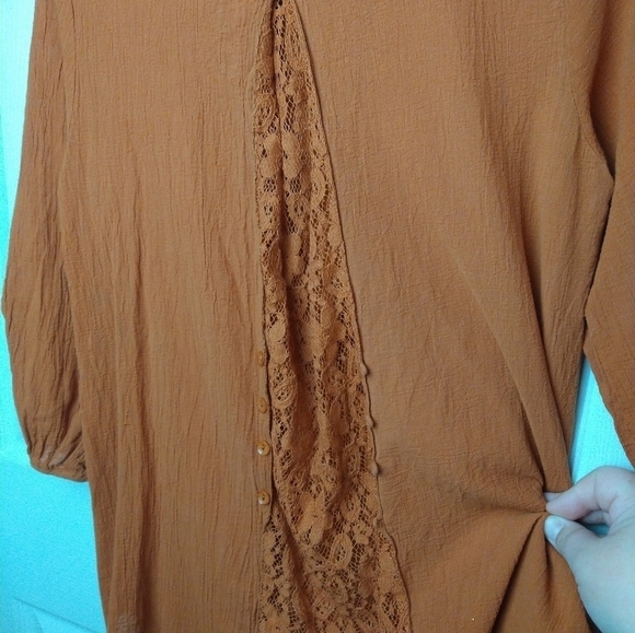 Monoreno burnt orange 3/4 sleeve front button collared shirt. Size S - Picture 8 of 9
